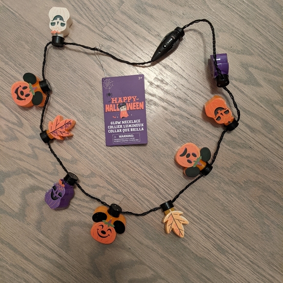 NWT Mickey Mouse Happy Halloween LightUp Necklace
